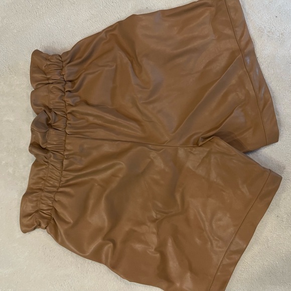 KENDALL + KYLIE Women's Vegan Leather Paperbag Shorts size S - Picture 4 of 6